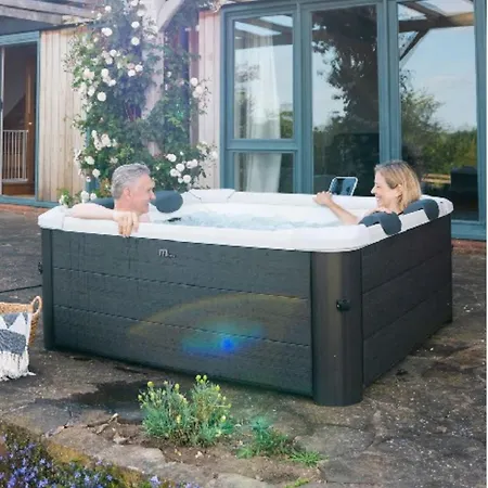 Dom wakacyjny Acropole Hot Jacuzzi By 