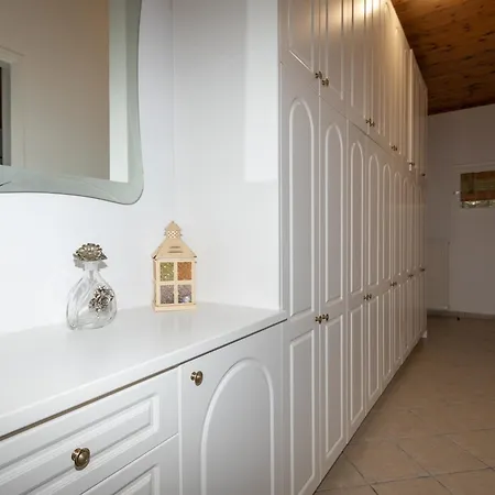 Acropole Hot Jacuzzi By 