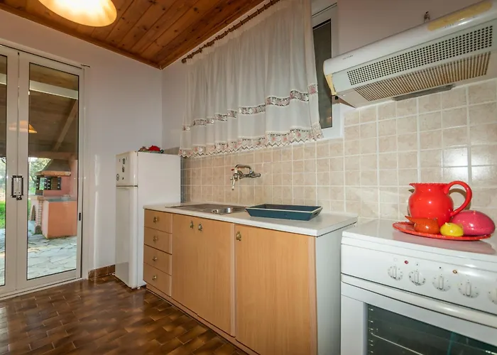 Acropole Hot Jacuzzi By 