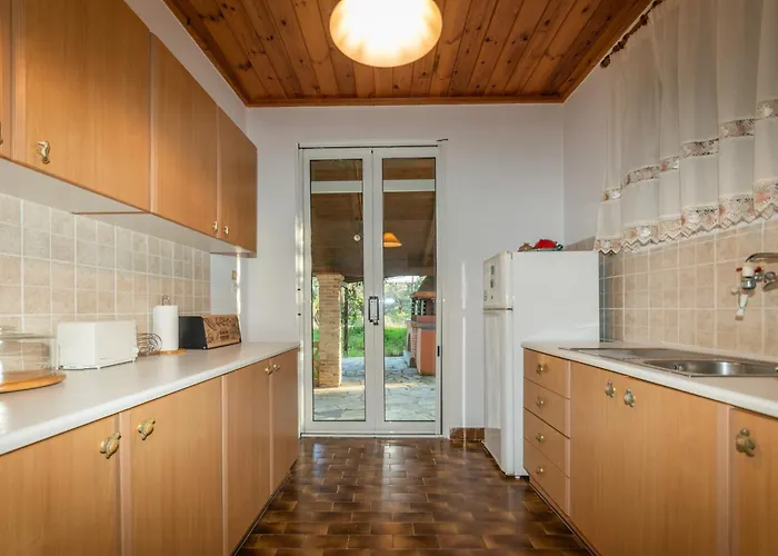 Acropole Hot Jacuzzi By 